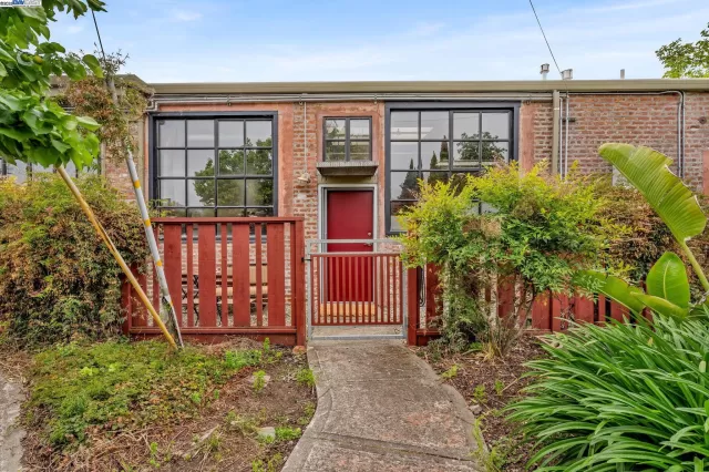 MLS: 41093572 Condo For Sale