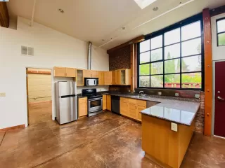 Photo #2: 41093572 Listing