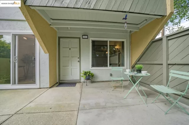 MLS: 41093772 Condo For Sale