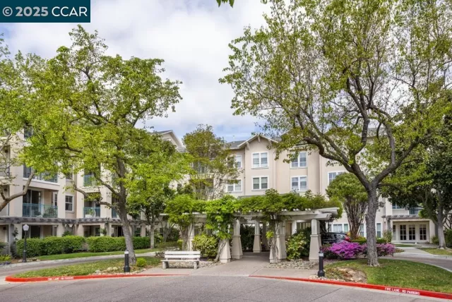 MLS: 41094000 Condo For Sale