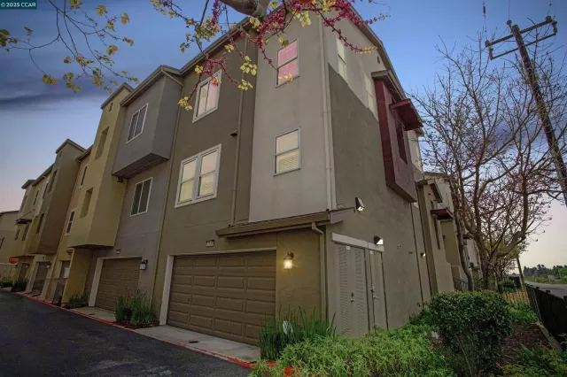 MLS: 41094028 Condo For Sale