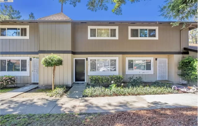 MLS: 41094066 Condo For Sale
