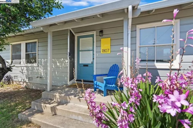 MLS: 41094123 Condo For Sale