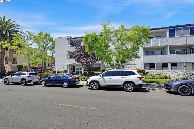 MLS: 41094274 Condo For Sale