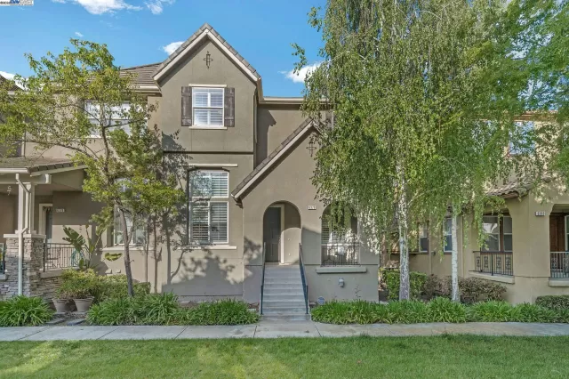 MLS: 41094456 Condo For Sale