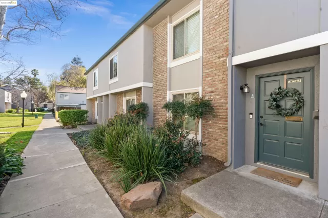 MLS: 41094653 Condo For Sale