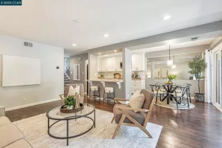 Photo #4: 41095002 Listing