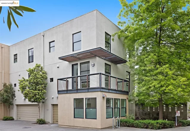 MLS: 41095115 Condo For Sale