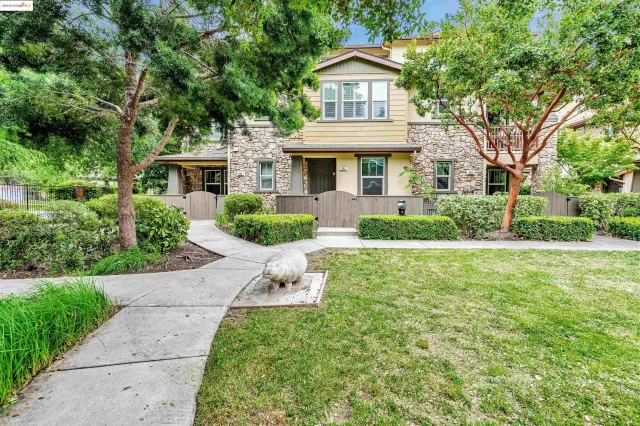 MLS: 41095167 Condo For Sale