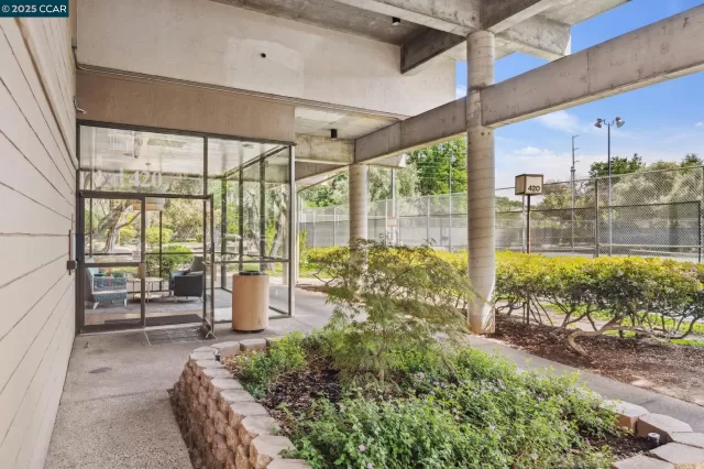 MLS: 41095182 Condo For Sale