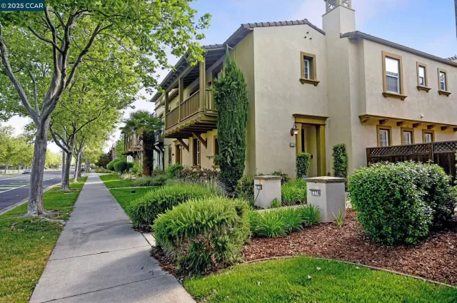 MLS: 41095218 Condo For Sale