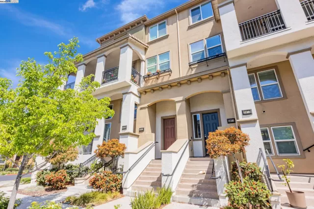 MLS: 41095872 Condo For Sale