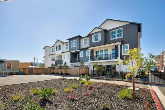 MLS: 41096010 Condo For Sale