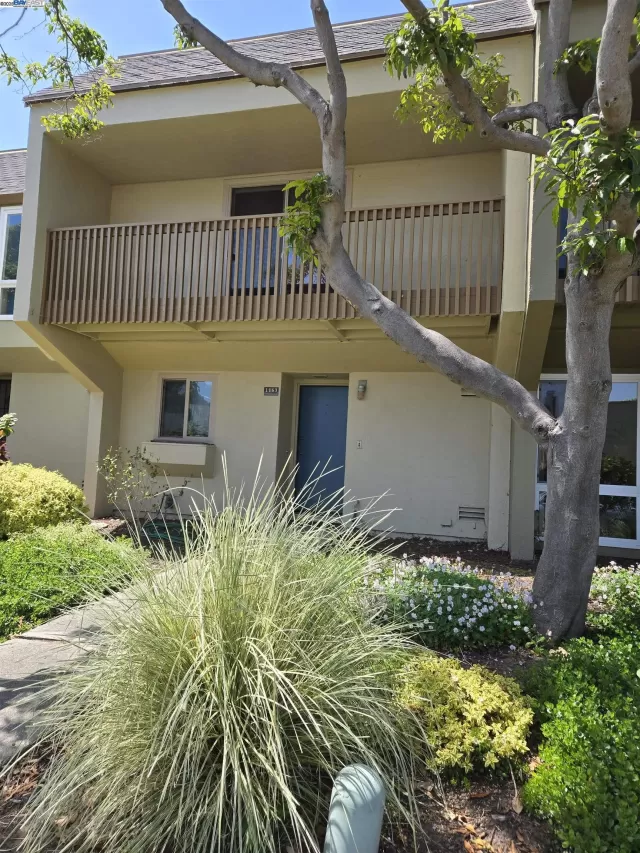 MLS: 41096028 Condo For Sale