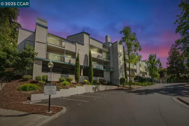 MLS: 41096057 Condo For Sale