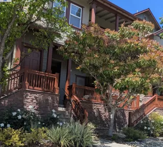 More Details about MLS # 41096078 : 1948 RAILROAD AVE # 104