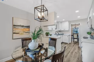 Photo #6: 41096532 Listing