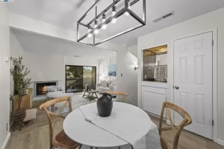 Photo #5: 41096614 Listing