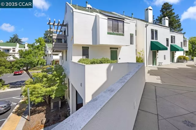 MLS: 41097164 Condo For Sale