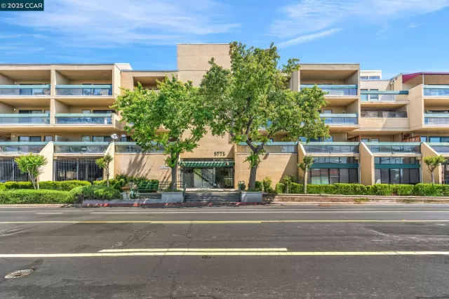 MLS: 41097186 Condo For Sale