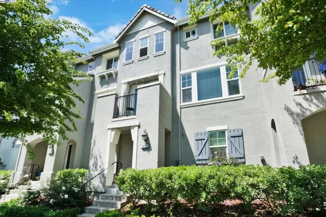 MLS: 41097377 Condo For Sale