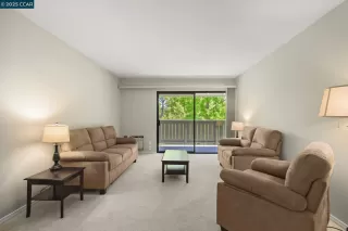 Photo #6: 41097612 Listing