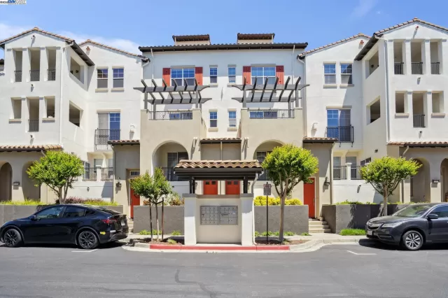 MLS: 41097662 Condo For Sale