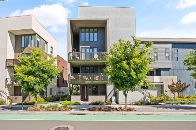 MLS: 41097817 Condo For Sale