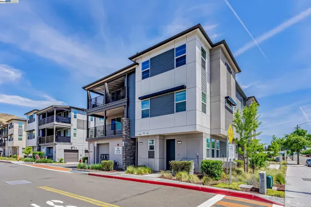 MLS: 41097961 Condo For Sale