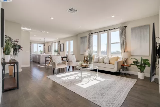 MLS: 41098089 Condo For Sale