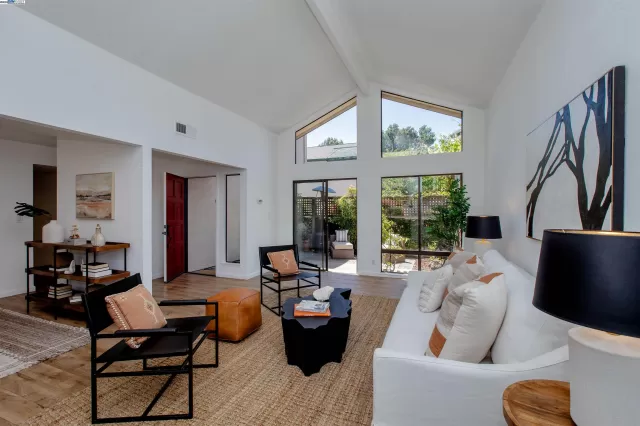 MLS: 41098116 Condo For Sale