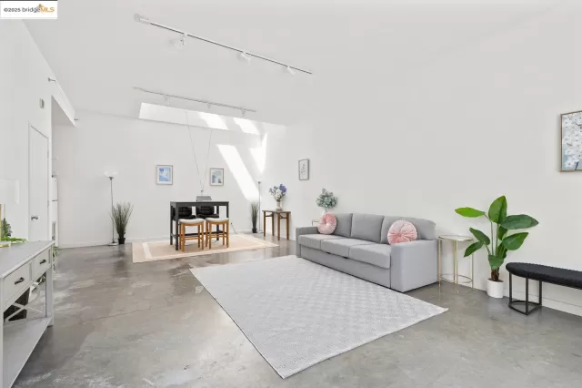 MLS: 41098145 Condo For Sale