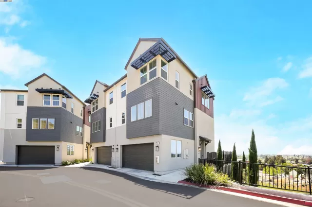 MLS: 41098162 Condo For Sale