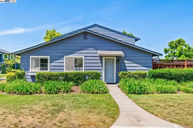 MLS: 41098268 Condo For Sale