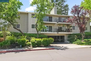 More Details about MLS # 41098292 : 1077 WESLEY CT # 7