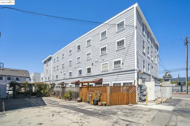 MLS: 41098338 Condo For Sale