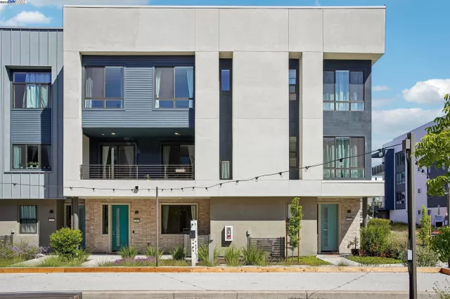 MLS: 41098351 Condo For Sale