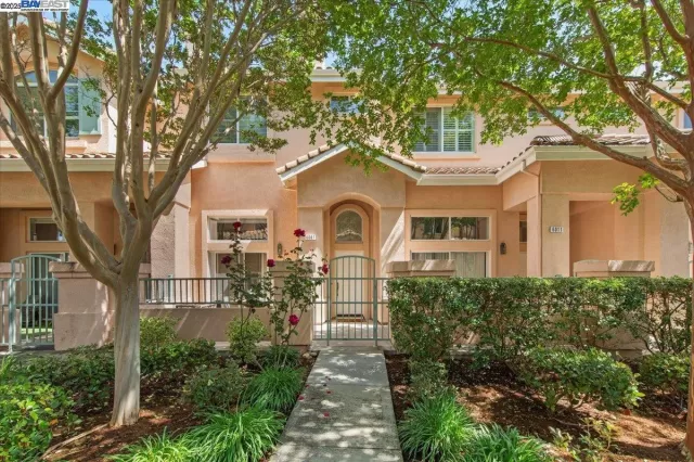 MLS: 41098532 Condo For Sale