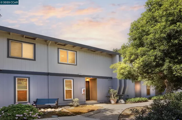 MLS: 41098609 Condo For Sale