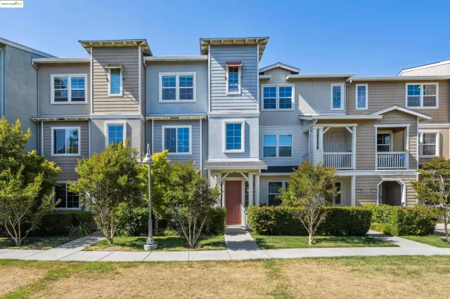 MLS: 41098694 Condo For Sale