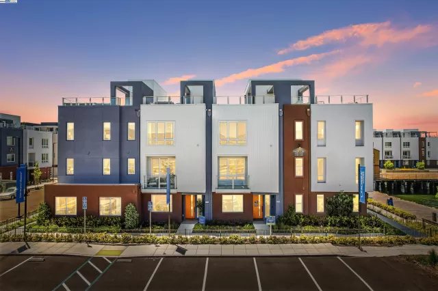 MLS: 41098752 Condo For Sale