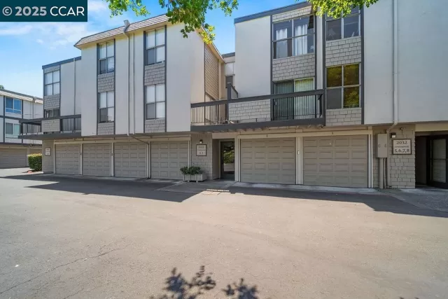 MLS: 41098796 Condo For Sale