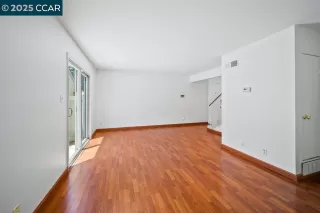 Photo #5: 41098796 Listing