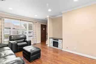 Photo #5: 41098922 Listing