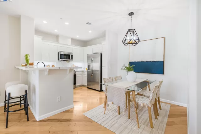 MLS: 41099164 Condo For Sale