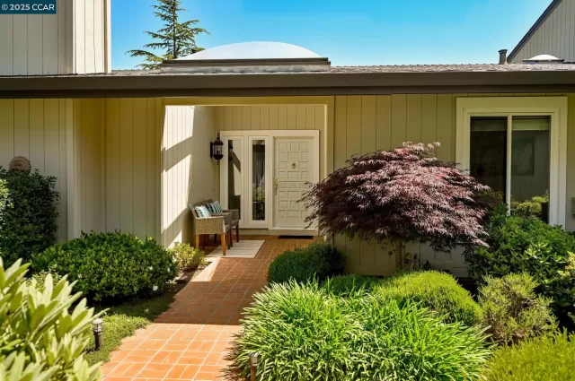MLS: 41099218 Condo For Sale