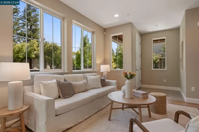 MLS: 41099228 Condo For Sale