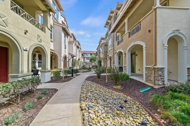 MLS: 41099394 Condo For Sale