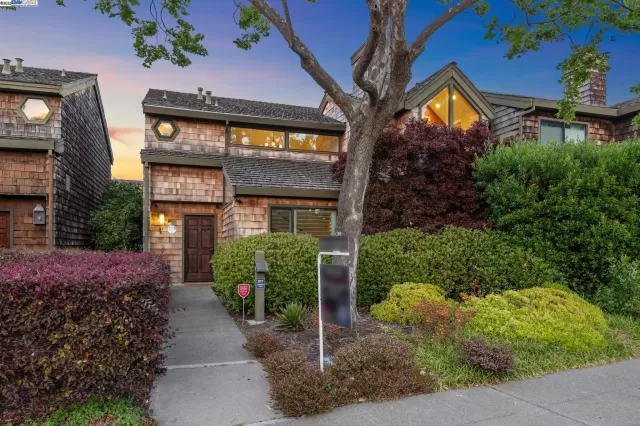 MLS: 41099558 Condo For Sale