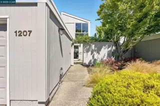 Photo #2: 41099609 Listing